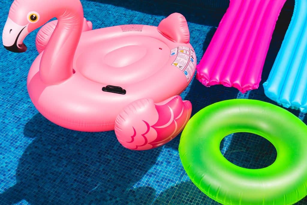 How to keep inflatable pool water clean with salt