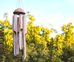 do wind chimes keep birds away