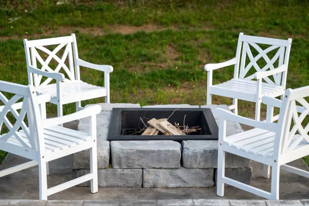 How to Clean Out a Fire Pit