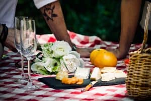 romantic backyard picnic ideas